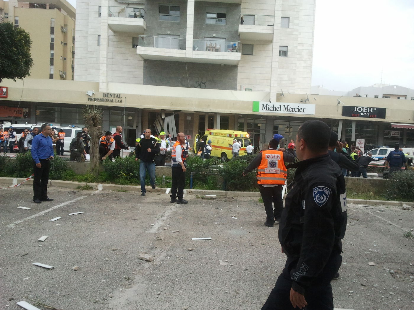 אש בדרום: פגיעה ישירה בעיר אשדוד, הטילים הגיעו לגדרה