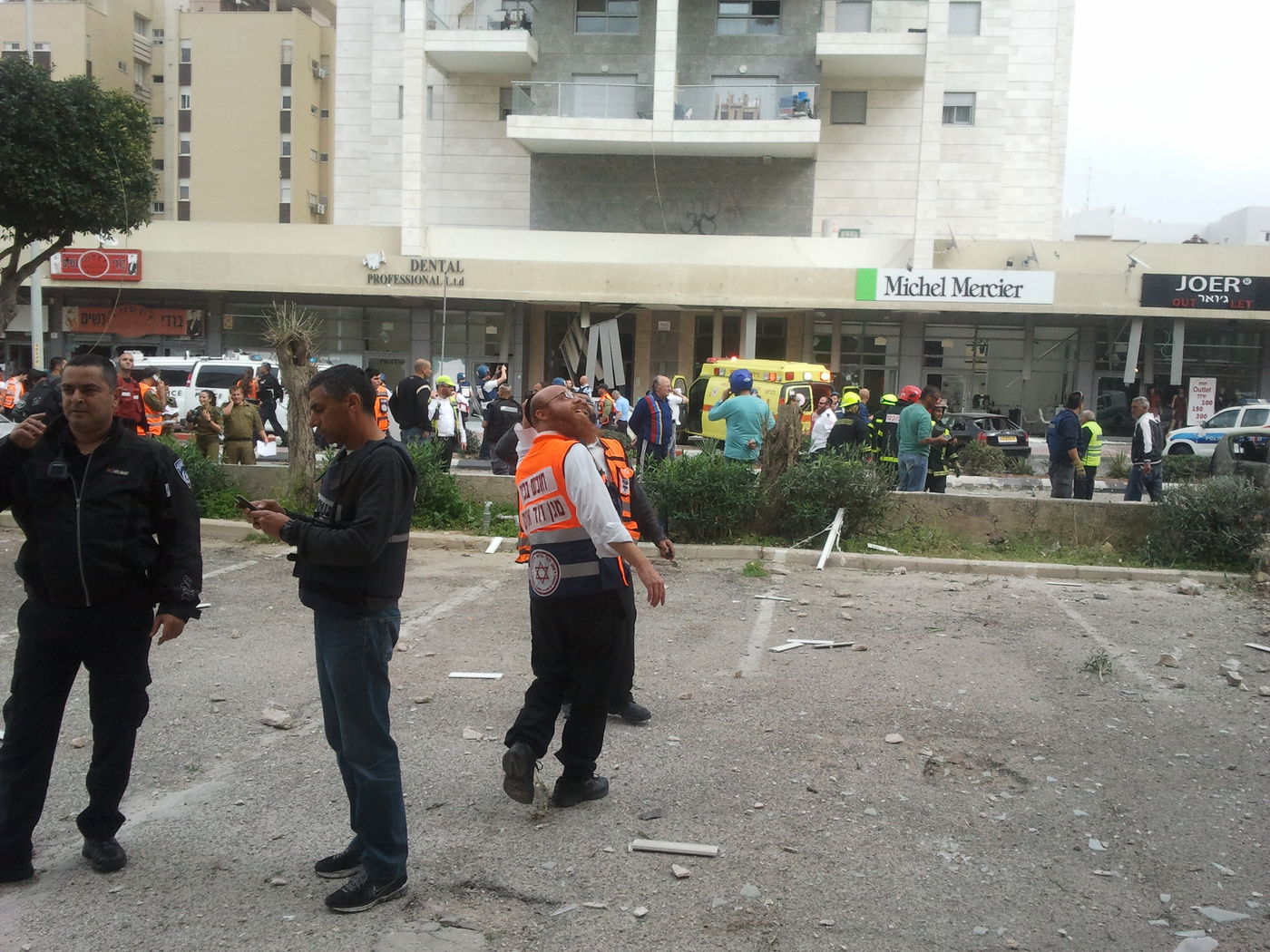 אש בדרום: פגיעה ישירה בעיר אשדוד, הטילים הגיעו לגדרה