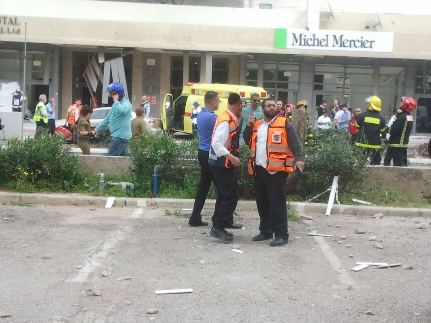 אש בדרום: פגיעה ישירה בעיר אשדוד, הטילים הגיעו לגדרה