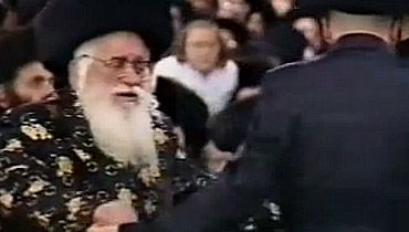 וידאו נדיר: האדמו"ר מויז'ניץ במצווה טאנץ