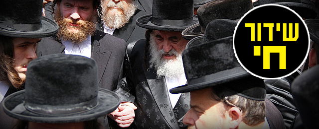 רבי ישראל הגר, בנו של האדמו"ר, בדרכו להלוויה