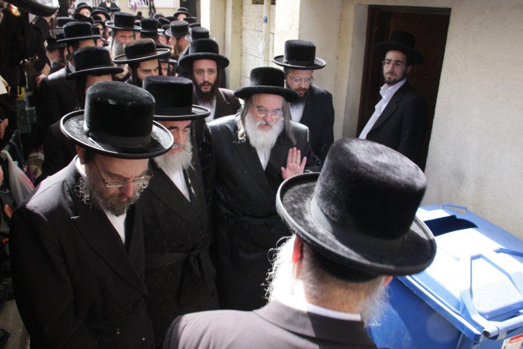 תיעוד ענק: גדולי ישראל בהלווית האדמו"ר מויז'ניץ