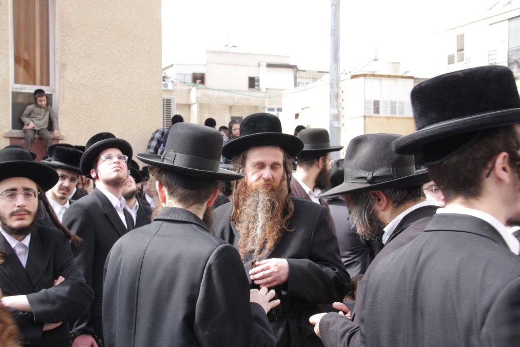 תיעוד ענק: גדולי ישראל בהלווית האדמו"ר מויז'ניץ