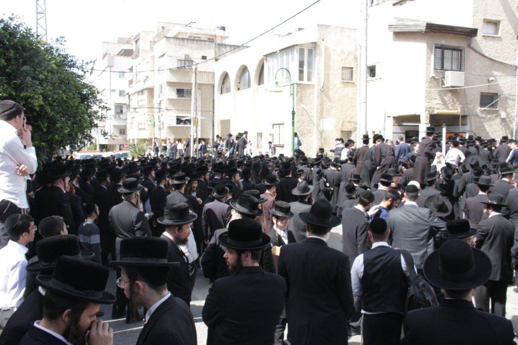 תיעוד ענק: גדולי ישראל בהלווית האדמו"ר מויז'ניץ