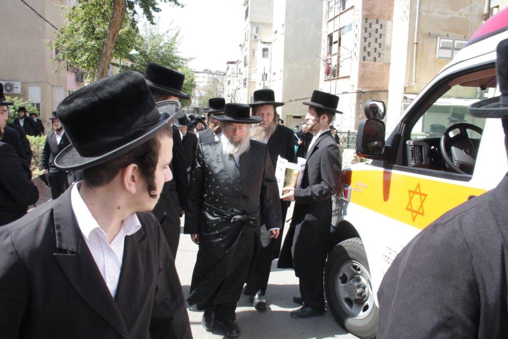 תיעוד ענק: גדולי ישראל בהלווית האדמו"ר מויז'ניץ