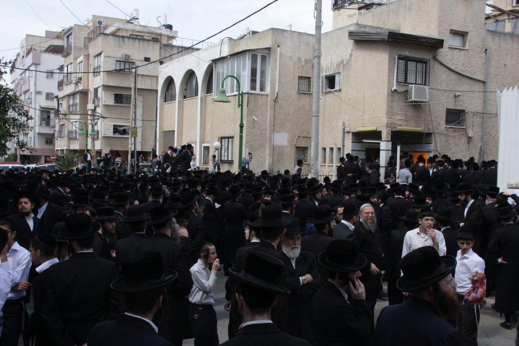 תיעוד ענק: גדולי ישראל בהלווית האדמו"ר מויז'ניץ