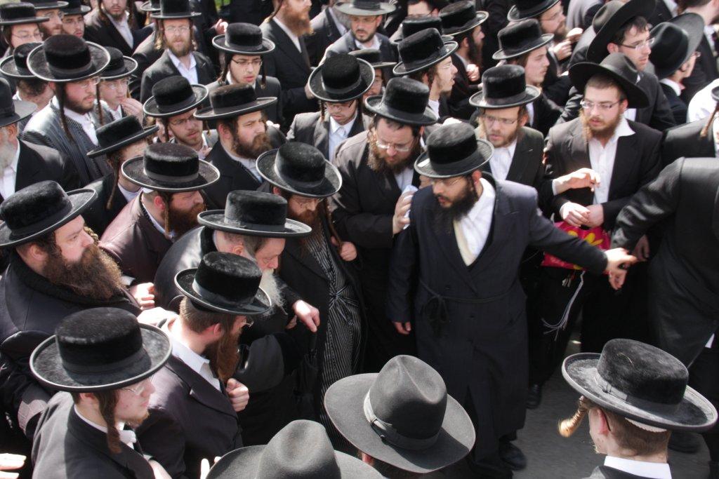 תיעוד ענק: גדולי ישראל בהלווית האדמו"ר מויז'ניץ