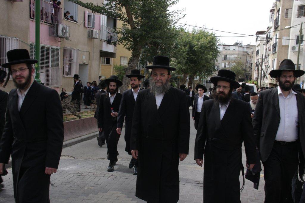 תיעוד ענק: גדולי ישראל בהלווית האדמו"ר מויז'ניץ