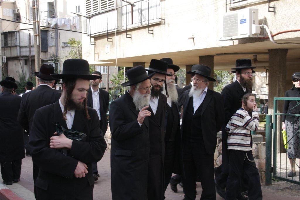 תיעוד ענק: גדולי ישראל בהלווית האדמו"ר מויז'ניץ