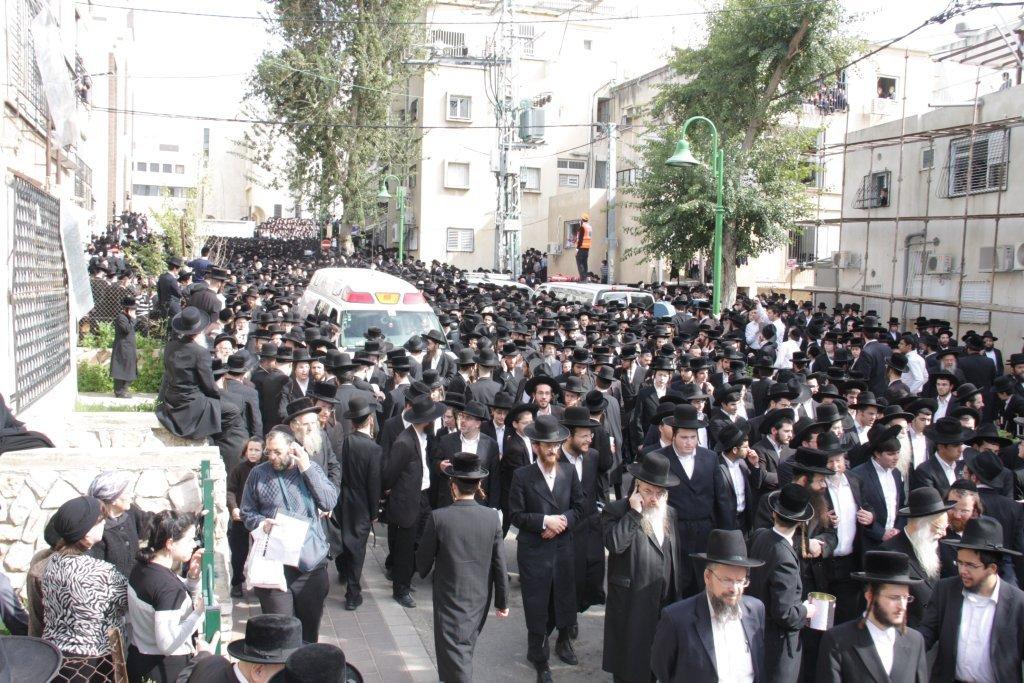 תיעוד ענק: גדולי ישראל בהלווית האדמו"ר מויז'ניץ