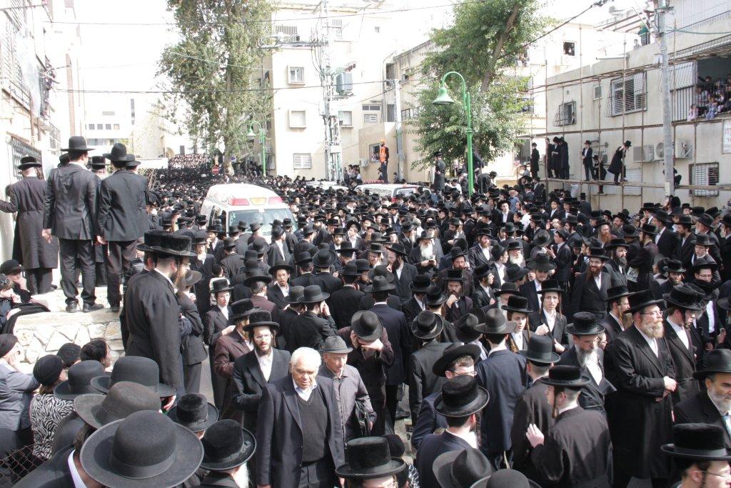 תיעוד ענק: גדולי ישראל בהלווית האדמו"ר מויז'ניץ