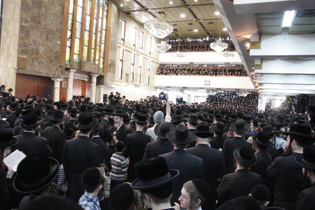 תיעוד ענק: גדולי ישראל בהלווית האדמו"ר מויז'ניץ