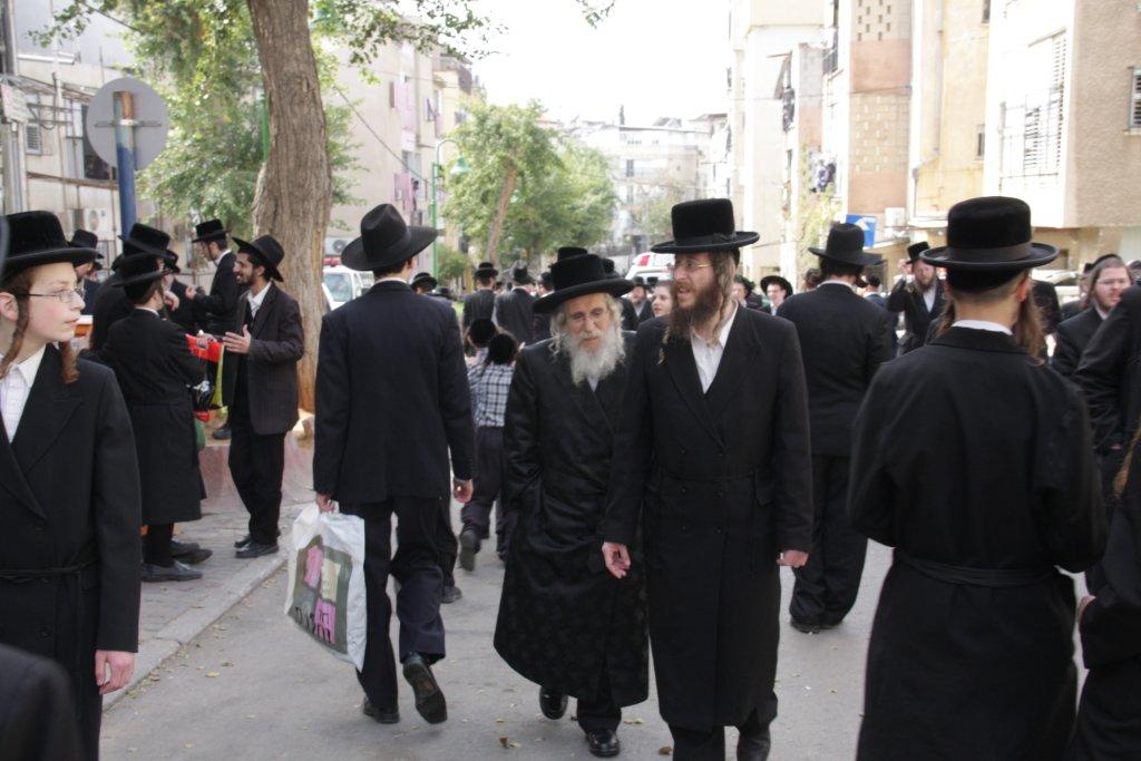 תיעוד ענק: גדולי ישראל בהלווית האדמו"ר מויז'ניץ