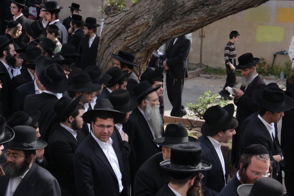 תיעוד ענק: גדולי ישראל בהלווית האדמו"ר מויז'ניץ