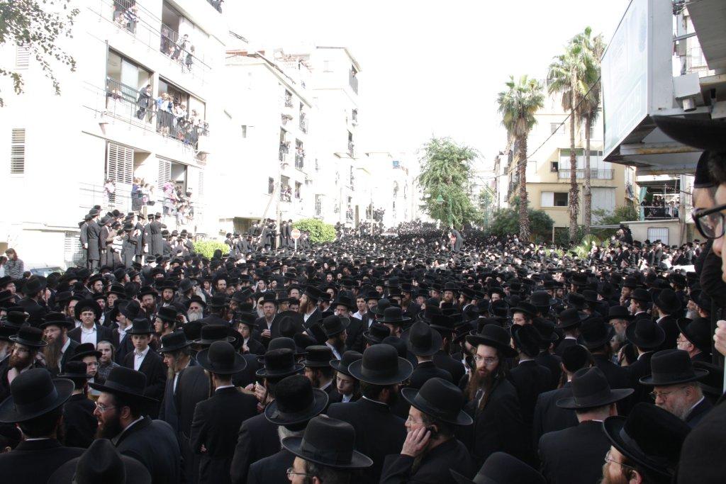 תיעוד ענק: גדולי ישראל בהלווית האדמו"ר מויז'ניץ