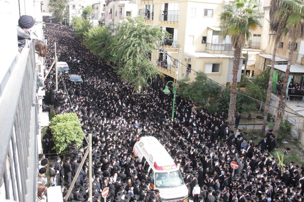 תיעוד ענק: גדולי ישראל בהלווית האדמו"ר מויז'ניץ