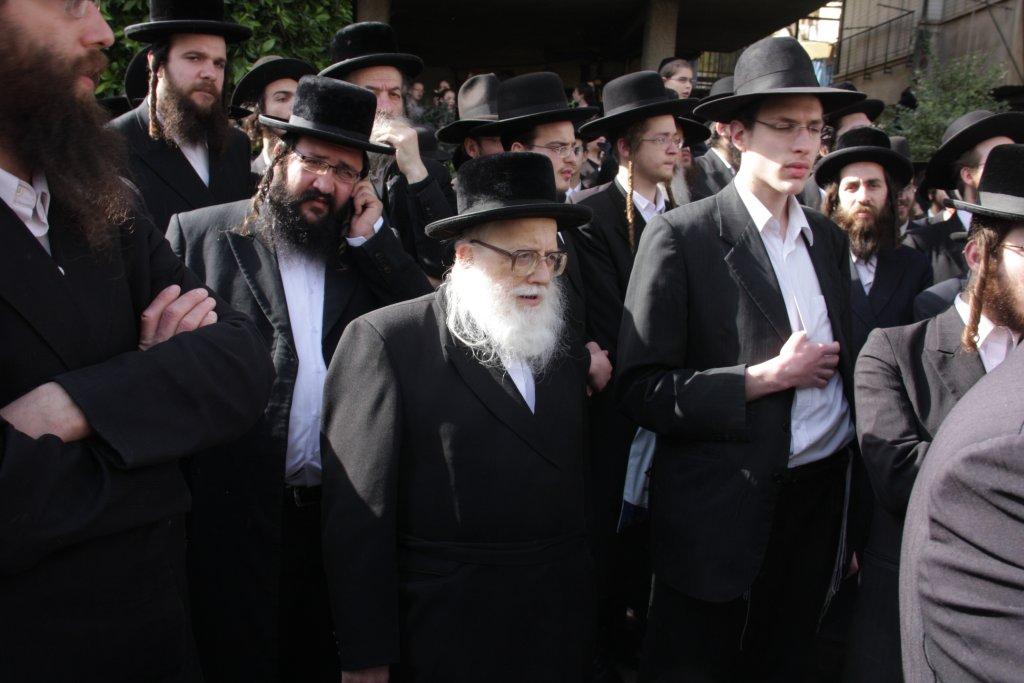 תיעוד ענק: גדולי ישראל בהלווית האדמו"ר מויז'ניץ