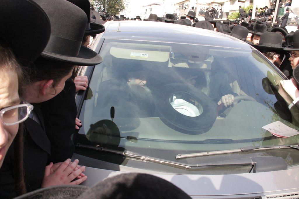 תיעוד ענק: גדולי ישראל בהלווית האדמו"ר מויז'ניץ