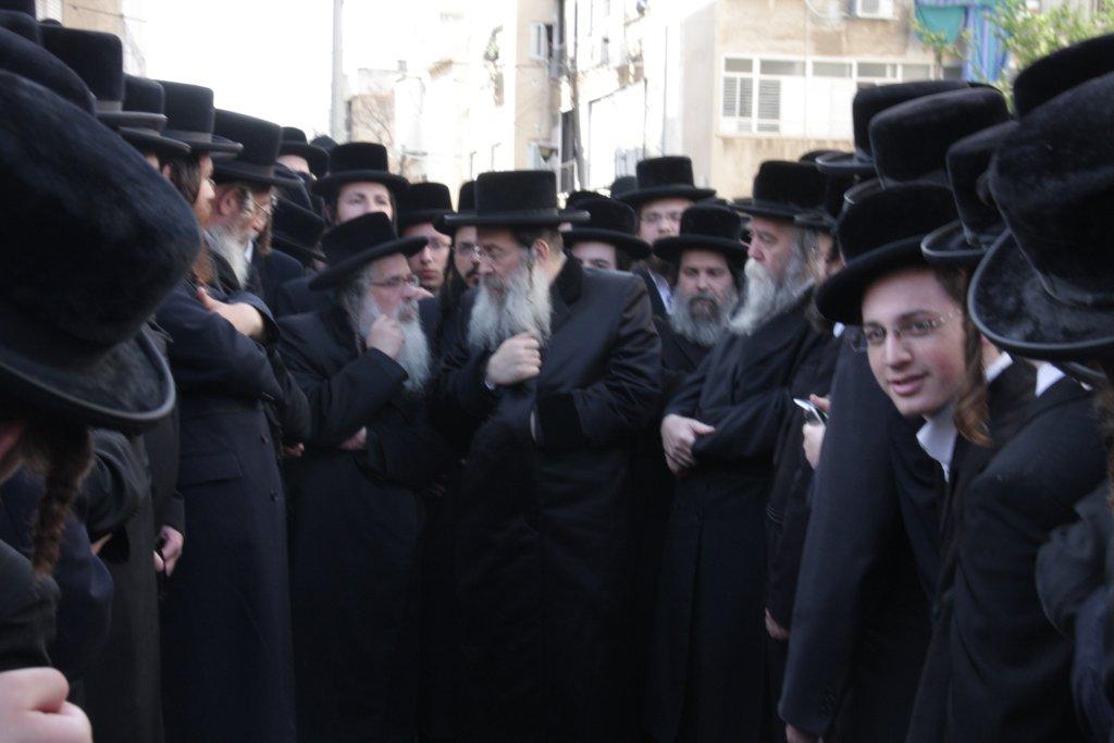 תיעוד ענק: גדולי ישראל בהלווית האדמו"ר מויז'ניץ