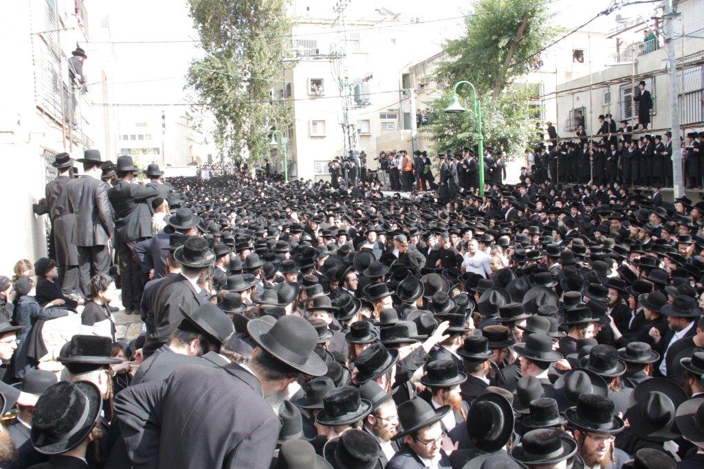 תיעוד ענק: גדולי ישראל בהלווית האדמו"ר מויז'ניץ