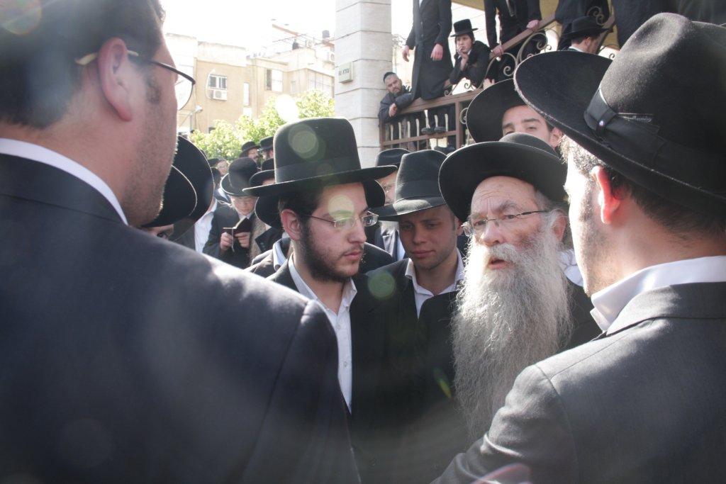 תיעוד ענק: גדולי ישראל בהלווית האדמו"ר מויז'ניץ