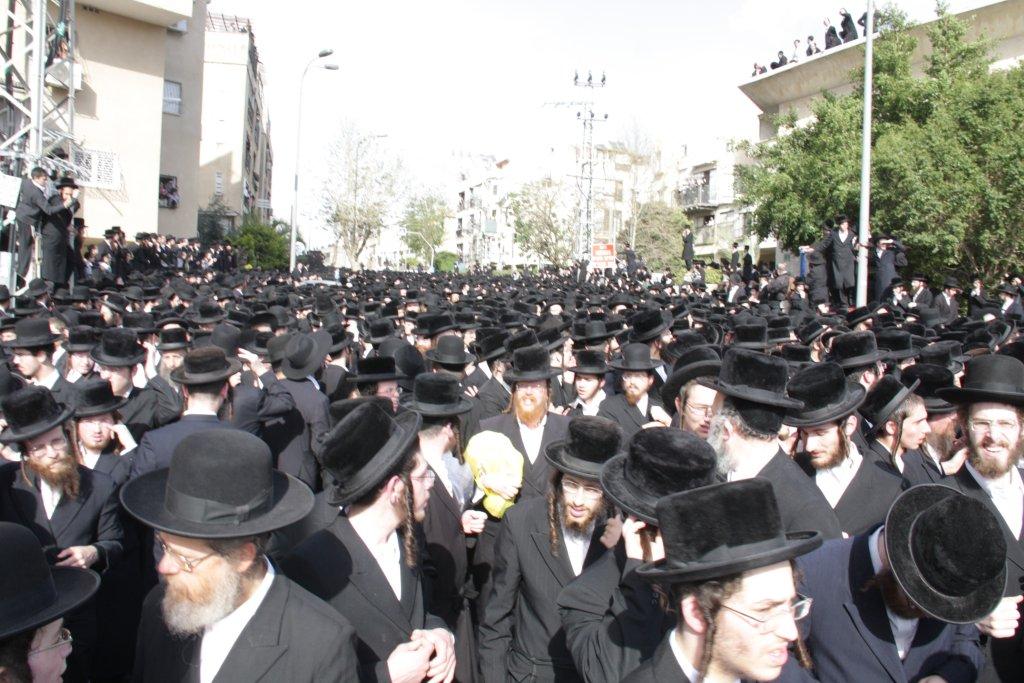 תיעוד ענק: גדולי ישראל בהלווית האדמו"ר מויז'ניץ