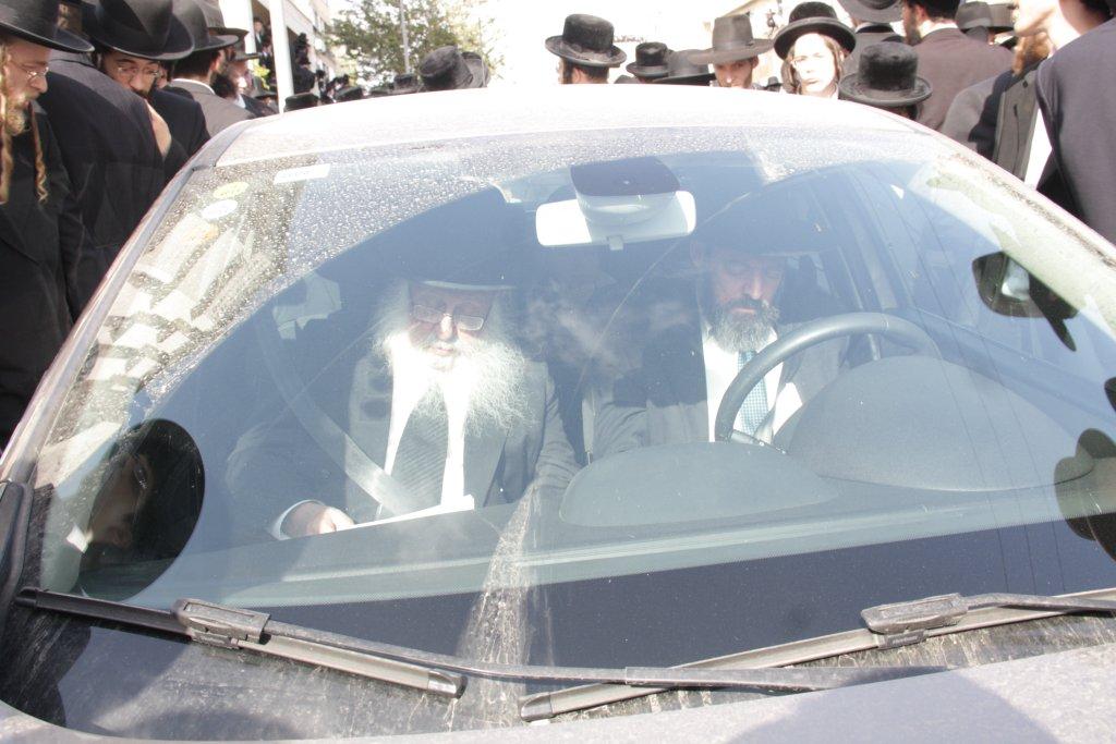 תיעוד ענק: גדולי ישראל בהלווית האדמו"ר מויז'ניץ