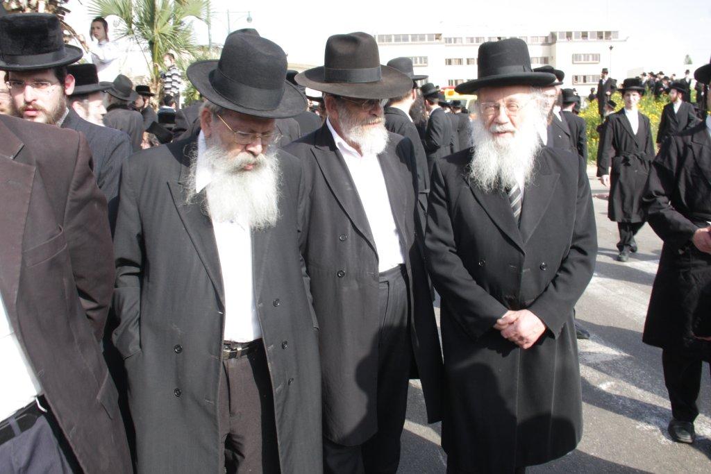 תיעוד ענק: גדולי ישראל בהלווית האדמו"ר מויז'ניץ