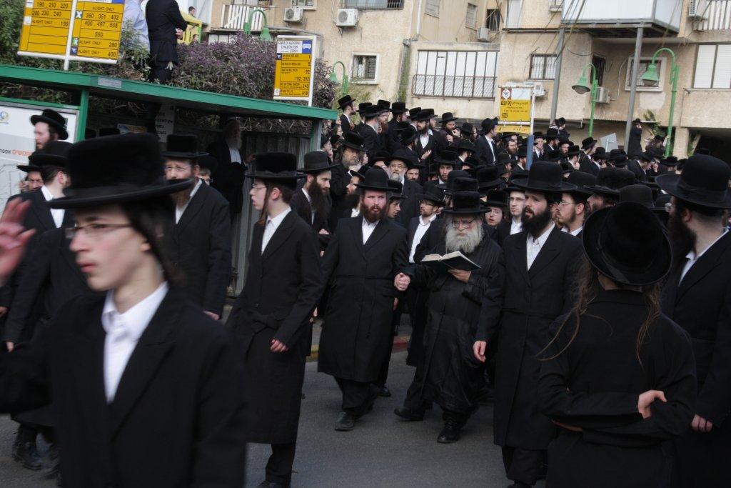 תיעוד ענק: גדולי ישראל בהלווית האדמו"ר מויז'ניץ