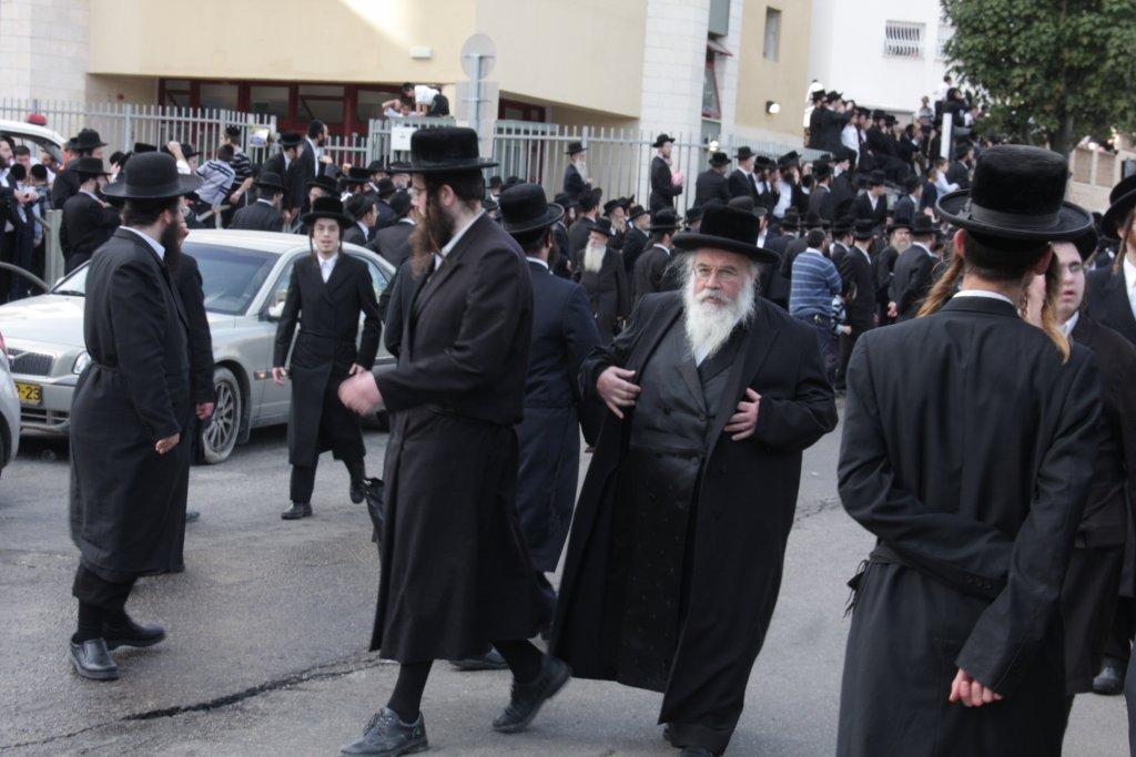 תיעוד ענק: גדולי ישראל בהלווית האדמו"ר מויז'ניץ