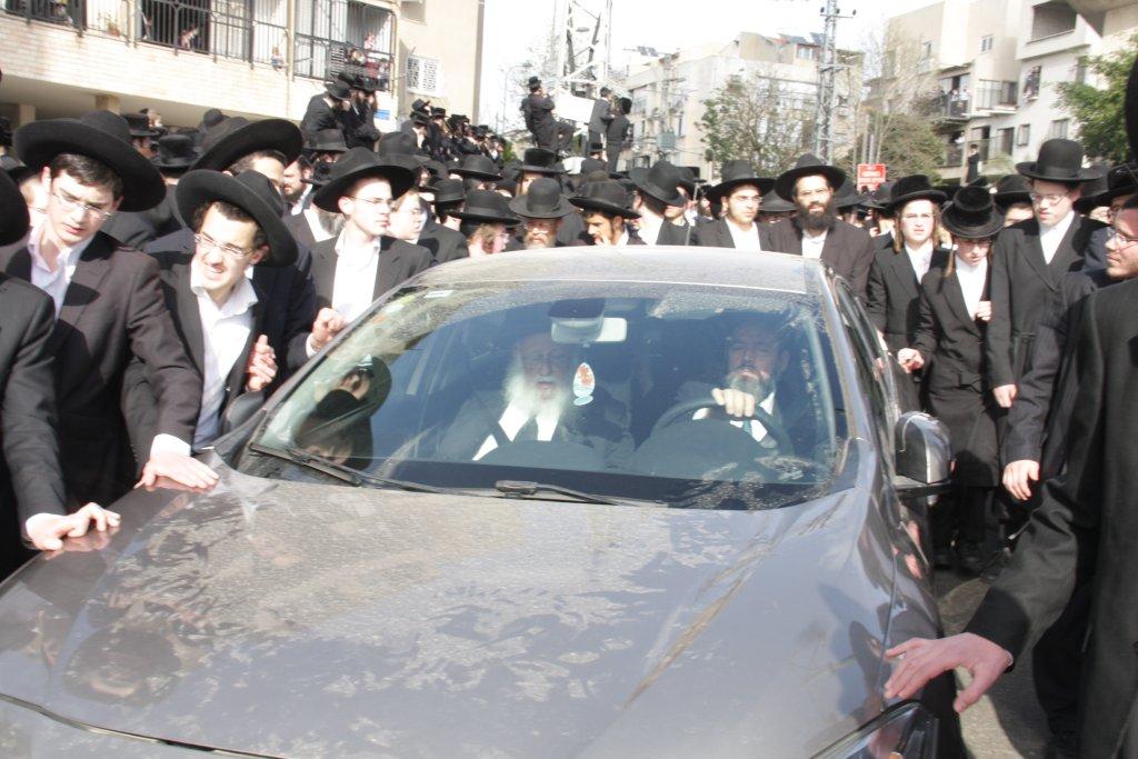 תיעוד ענק: גדולי ישראל בהלווית האדמו"ר מויז'ניץ