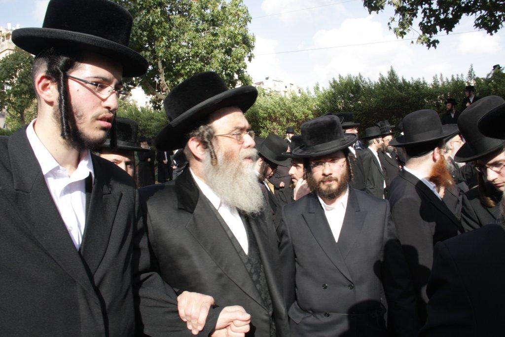 תיעוד ענק: גדולי ישראל בהלווית האדמו"ר מויז'ניץ