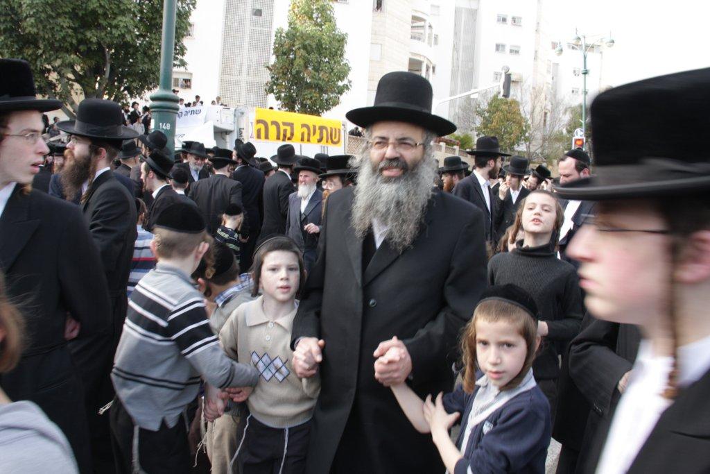 תיעוד ענק: גדולי ישראל בהלווית האדמו"ר מויז'ניץ