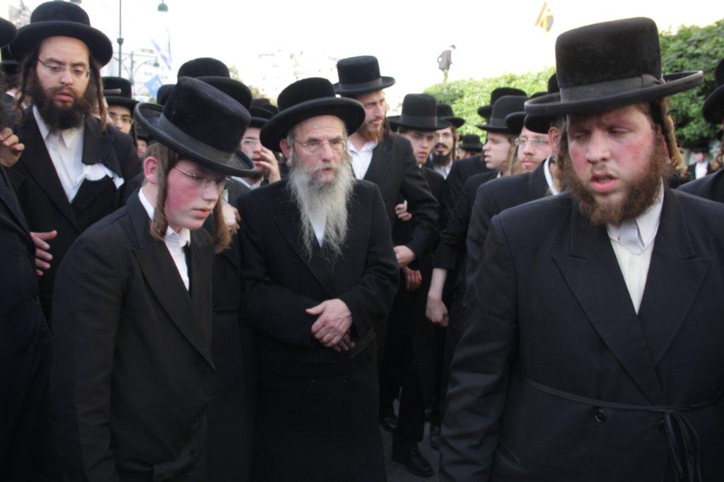 תיעוד ענק: גדולי ישראל בהלווית האדמו"ר מויז'ניץ