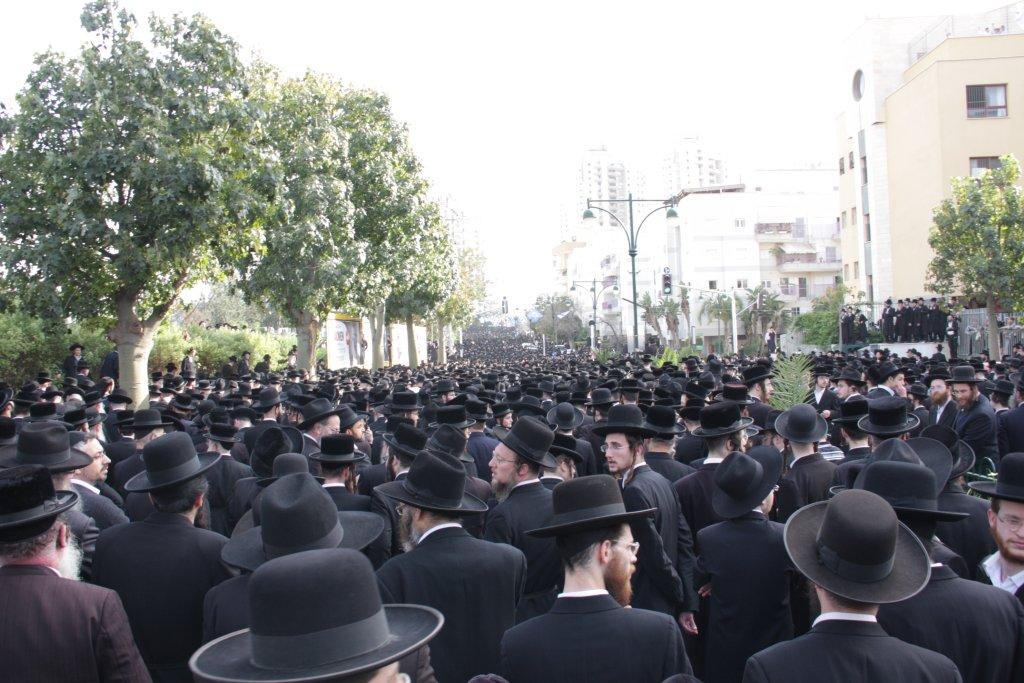 תיעוד ענק: גדולי ישראל בהלווית האדמו"ר מויז'ניץ