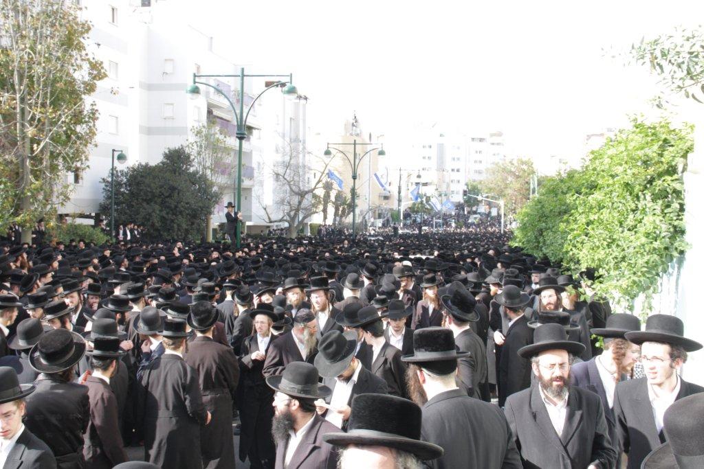 תיעוד ענק: גדולי ישראל בהלווית האדמו"ר מויז'ניץ