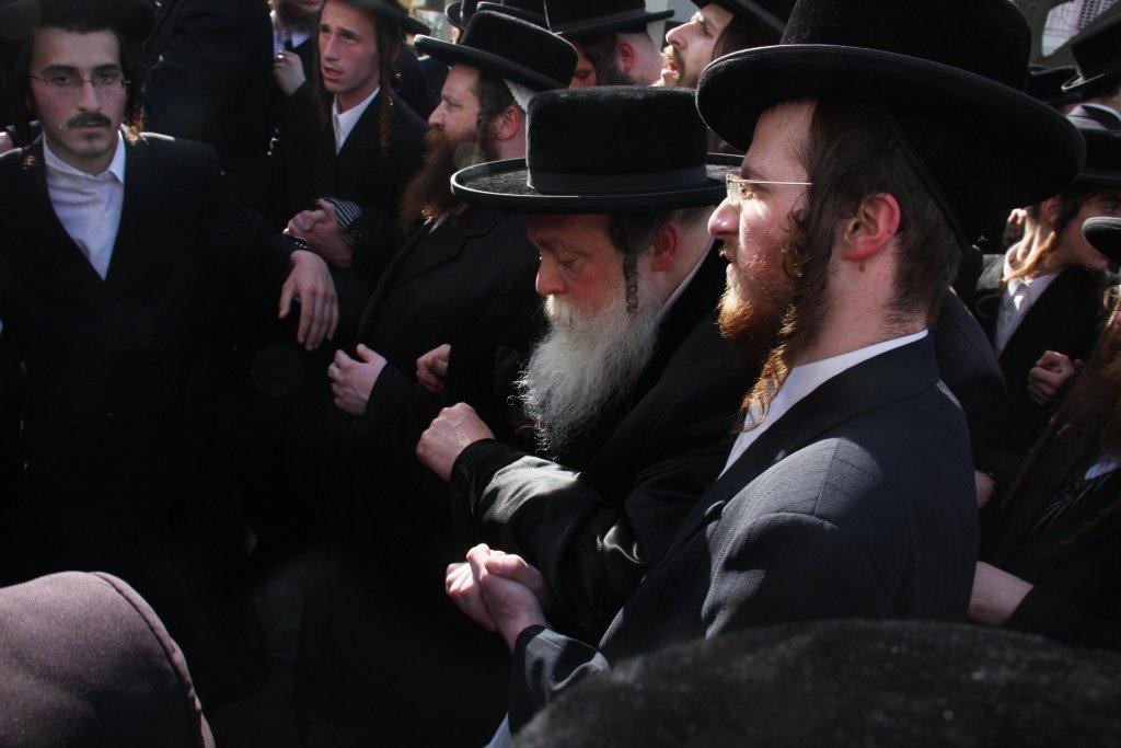 תיעוד ענק: גדולי ישראל בהלווית האדמו"ר מויז'ניץ