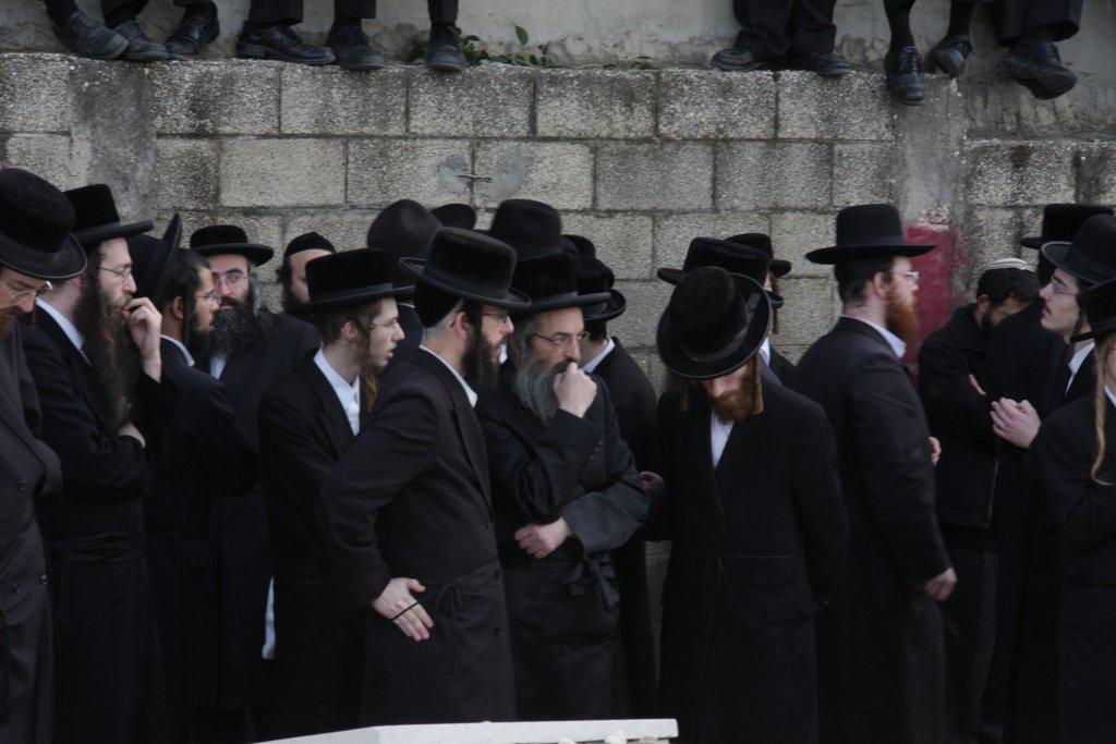 תיעוד ענק: גדולי ישראל בהלווית האדמו"ר מויז'ניץ