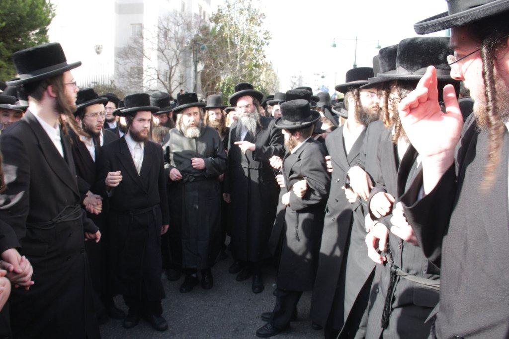 תיעוד ענק: גדולי ישראל בהלווית האדמו"ר מויז'ניץ