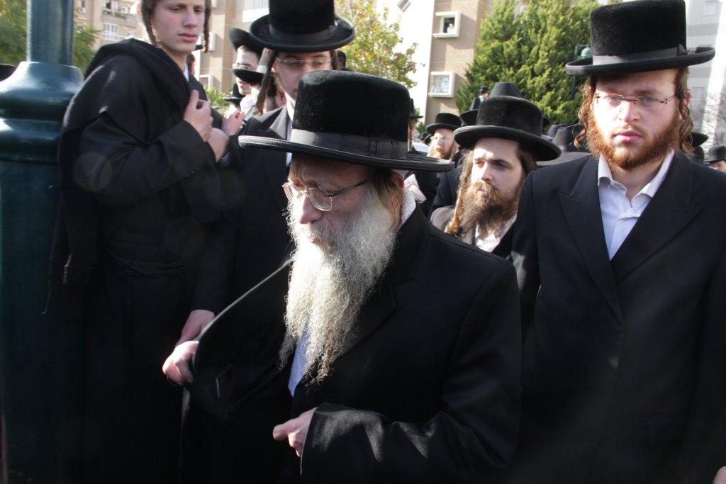 תיעוד ענק: גדולי ישראל בהלווית האדמו"ר מויז'ניץ