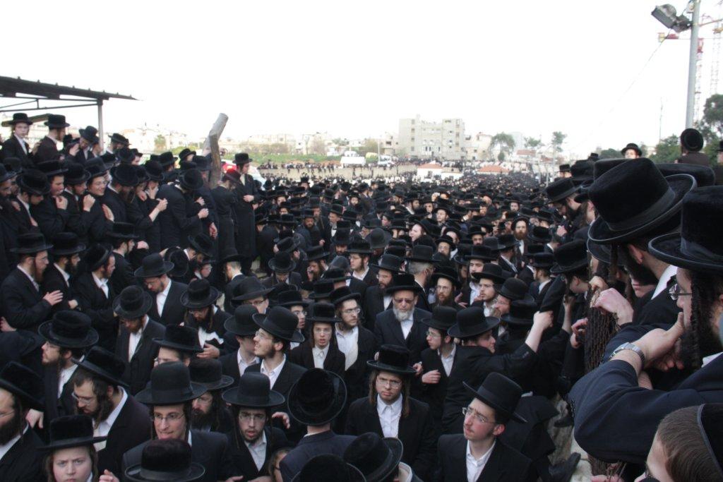 תיעוד ענק: גדולי ישראל בהלווית האדמו"ר מויז'ניץ