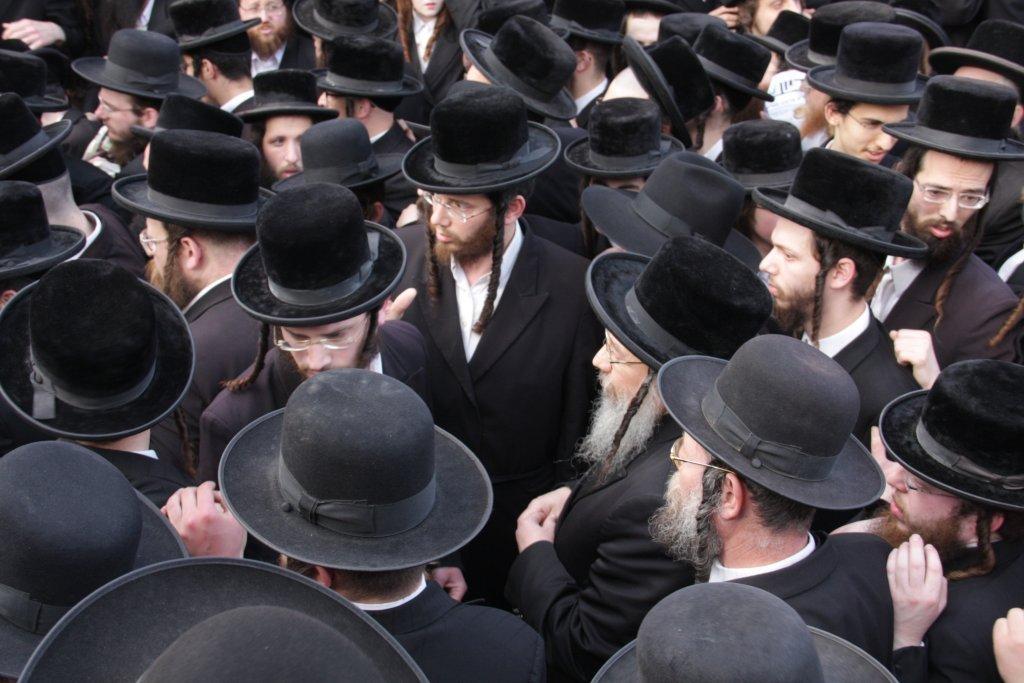 תיעוד ענק: גדולי ישראל בהלווית האדמו"ר מויז'ניץ