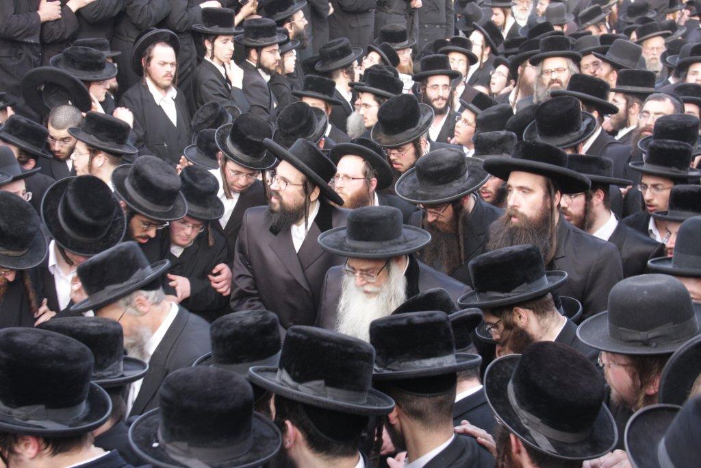 תיעוד ענק: גדולי ישראל בהלווית האדמו"ר מויז'ניץ