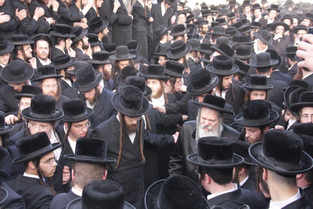 תיעוד ענק: גדולי ישראל בהלווית האדמו"ר מויז'ניץ