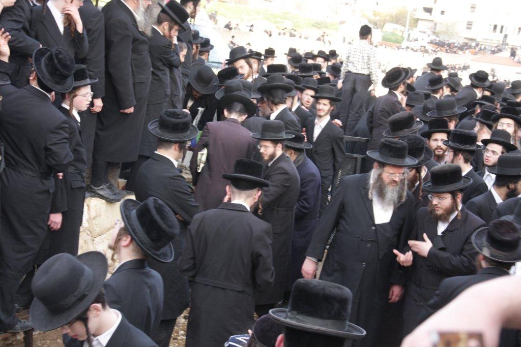 תיעוד ענק: גדולי ישראל בהלווית האדמו"ר מויז'ניץ