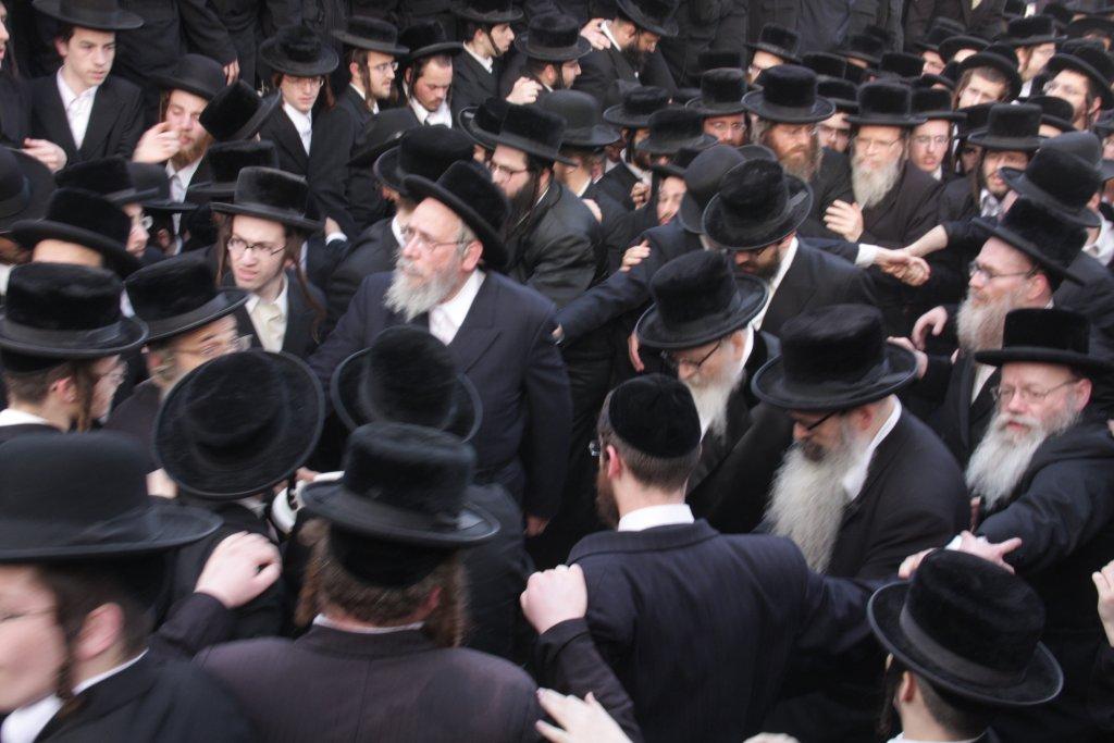 תיעוד ענק: גדולי ישראל בהלווית האדמו"ר מויז'ניץ