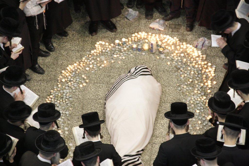 תיעוד ענק: גדולי ישראל בהלווית האדמו"ר מויז'ניץ