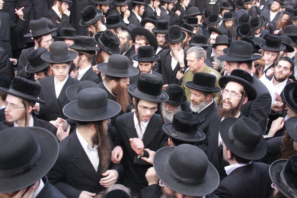 תיעוד ענק: גדולי ישראל בהלווית האדמו"ר מויז'ניץ