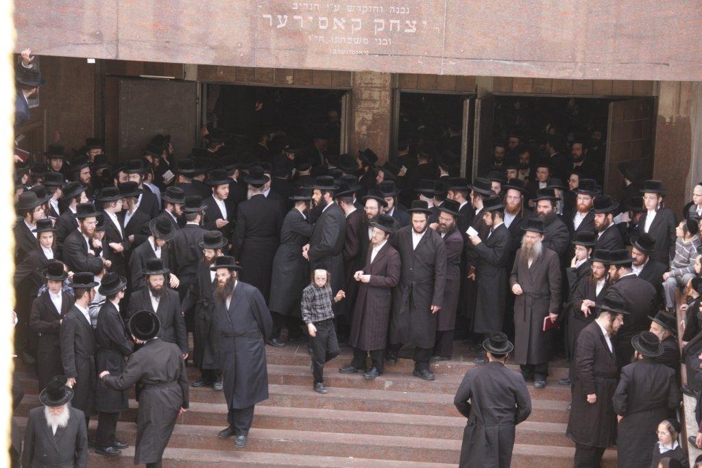 תיעוד ענק: גדולי ישראל בהלווית האדמו"ר מויז'ניץ