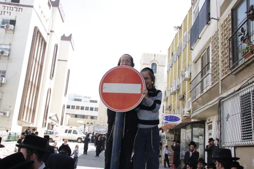 תיעוד ענק: גדולי ישראל בהלווית האדמו"ר מויז'ניץ